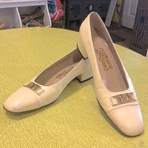 Salvatore Ferragamo Cream Colored Pumps Stylish Goldtone Signature Piece